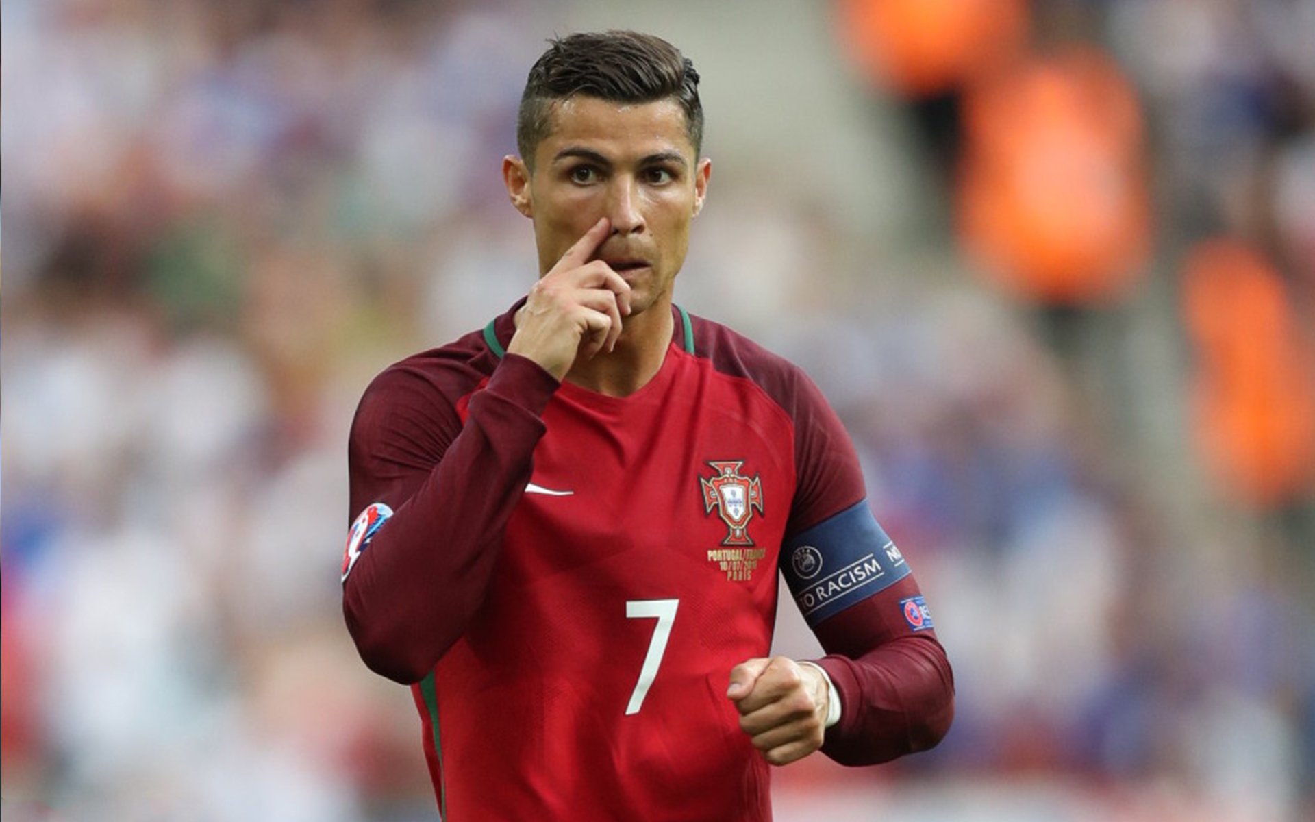 全黑队的快速反击与稳固防守是其致胜的核心，全黑队战舞